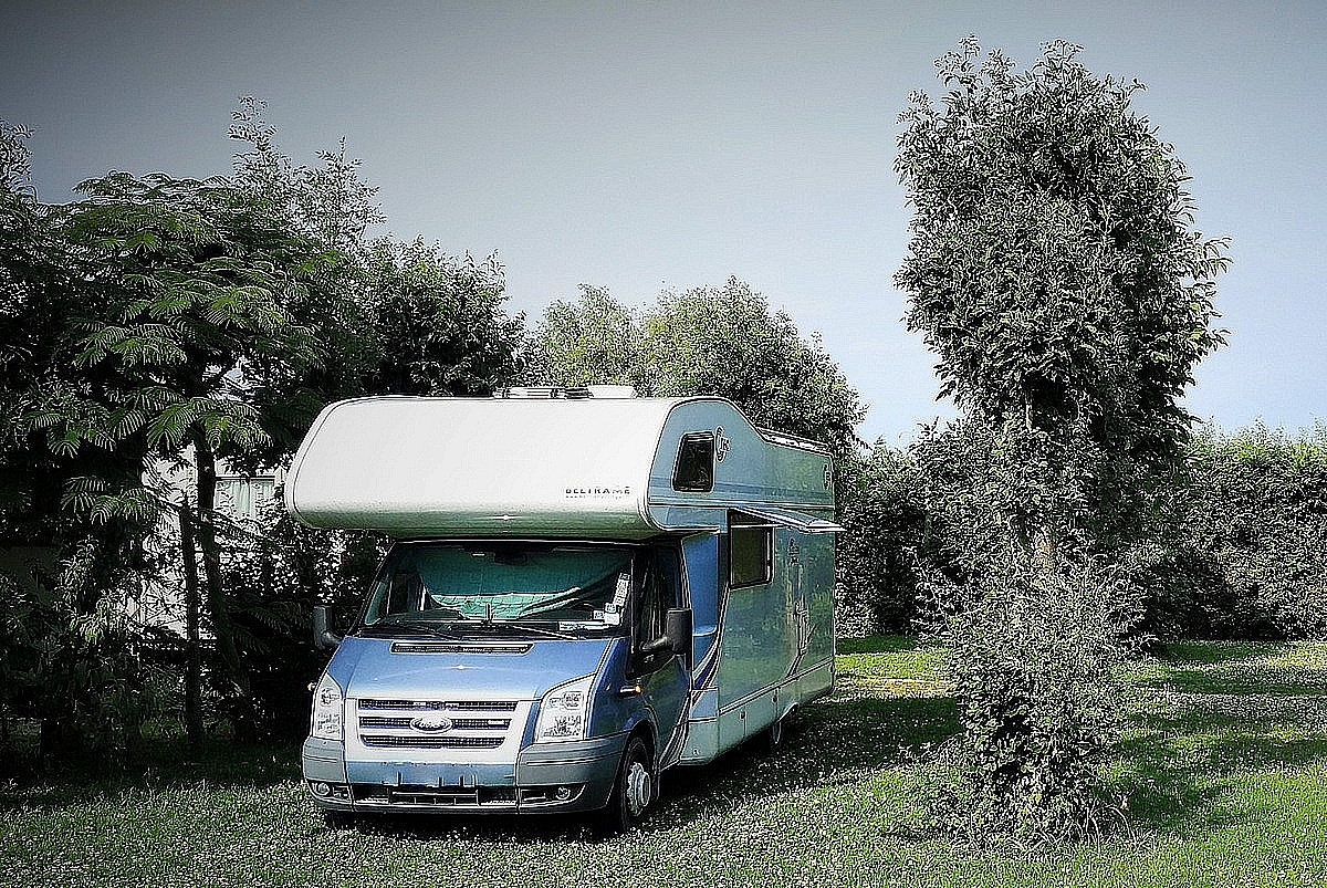 Caravan and tent standing 2020